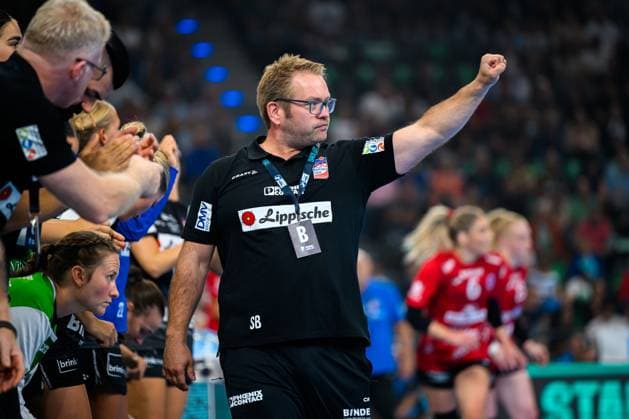 Muenchen HBF Super Cup 2025 HSG Blomberg Lippe Thueringer HC Coach Steffen Birkner Blomberg Jubel Freude Emotion Muenchen SAP Garden Bayern Germany