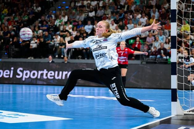 Muenchen HBF Super Cup 2025 HSG Blomberg Lippe Thueringer HC Goalkeeper Laura Kuske Thueringer HC Muenchen SAP Garden Bayern Germany