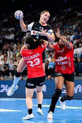 Muenchen HBF Super Cup 2025 HSG Blomberg Lippe Thueringer HC Andrea Jacobsen Blomberg , Natsuki Aizawa Thueringer HC , Sharon Nooitmeer Thueringer HC Muenchen SAP Garden Bayern Germany