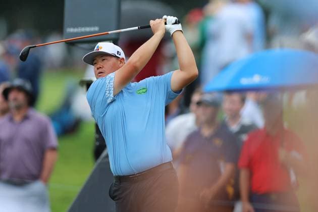 ATLANTA, GA - AUGUST 23: Sungjae Im of South Korea hits his tee shot on hole 9 during the third round of the PGA, Golf Herren Tour Championship on August 23, 2025 at East Lake Golf Club in Atlanta, GA. (Photo by Jeff Robinson Icon Sportswire) GOLF: AUG 23 PGA FedEx Cup Playoffs - Tour Championship EDITORIAL USE ONLY Icon25082350883