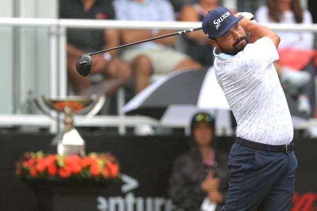 ATLANTA, GA - AUGUST 23: J.J. Spaun of the United States hits his tee shot on hole 1 during the third round of the PGA, Golf Herren Tour Championship on August 23, 2025 at East Lake Golf Club in Atlanta, GA. (Photo by Jeff Robinson Icon Sportswire) GOLF: AUG 23 PGA FedEx Cup Playoffs - Tour Championship EDITORIAL USE ONLY Icon25082347939