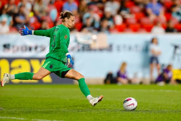 August 23, 2025: During the game, Gotham FC goalkeeper Ann-Katrin Berger (30) fields the ball at Sports Illustrated Stadium in Harrison, New Jersey. NY Gotham FC tied the Utah Royals 0-0. Cal Media. Harrison United States of America - ZUMAc04_ 20250823_zma_c04_358 Copyright: xShaquanxWoodyx