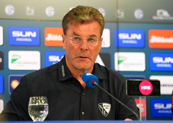 Dieter Klaus Hecking Head Coach, VfL Bochum 1848 at the post-match press conference GER, FC Schalke 04 vs VfL Bochum 1848, 2 Bundesliga, Matchday 3, Season 2025 2026, 23 08 2025 DFL REGULATES PROHIBIT ANY USE OF PHOTOGRAPHS AS IMAGE SEQUENCES AND OR QUASI VIDEO GER, FC Schalke 04 vs VfL Bochum 1848, 2 Bundesliga, Matchday 3, Season 2025 2026, 23 08 2025 Gelsenkirchen Copyright: xEibner-Pressefoto ScottxColemanx EP_SCN