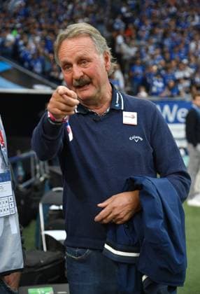 Peter Neururer 23 08 2025, Fußball 2 Bundesliga, Saison 2025 2026, 3 Spieltag, FC Schalke 04 VfL Bochum 2 1 DFL regulations prohibit any use of photographs as image sequences and or quasi video Gelsenkirchen Veltins Arena Nordrhein Westfalen Germany Team2