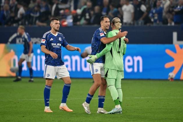 Cheering after the final whistle, from left , Hasan Kurucay FC Schalke 04 , Hasan Kurucay, Nikola Katic FC Schalke 04 , Goalkeeper Loris Karius Schalke 04 23 08 2025, Soccer 2 Bundesliga, Season 2025 2026, Matchday 3, FC Schalke 04 VfL Bochum 2 1 DFL regulations prohibit any use of photographs as image sequences and or quasi video Gelsenkirchen Veltins Arena Nordrhein Westfalen Germany Team2