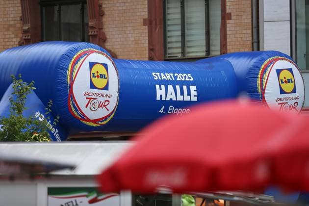 Halle Saale , Saxony-Anhalt, Germany, 24 08 2025 Marketplace Lidl Deutschland Tour 2025 4 Stage Halle Saale Magdeburg Start area at the marketplace in Halle Copyright: xdtsxNachrichtenagenturx dts_78641