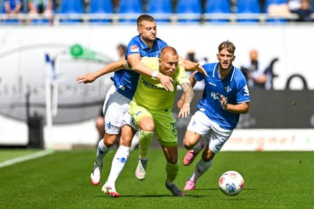 Fabian Nürnberger SV Darmstadt 1898, 15 in duel with Jon Dagur Thorsteinsson Hertha BSC, 24 , GER, SV Darmstadt 98 vs Hertha BSC, Football, 2 Bundesliga, Matchday 3, Saison 2025 2026, 24 08 2025 DFL regulations prohibit any use of photographs as image sequences and or quasi video GER, SV Darmstadt 98 vs Hertha BSC, Football, 2 Bundesliga, Matchday 3, Saison 2025 2026, 24 08 2025 Darmstadt Copyright: xEibner-Pressefoto FlorianxWiegandx EP_FWD