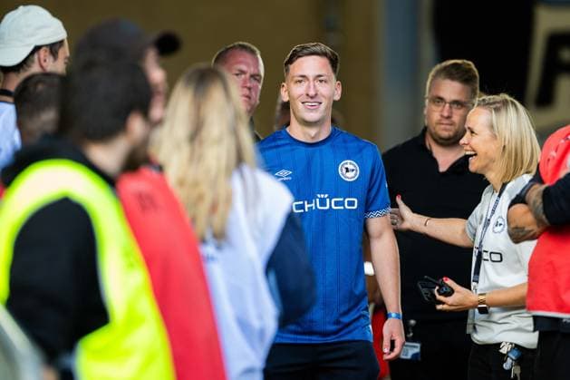 24 08 2025 Football, 2025 2026, 2 Bundesliga, Matchday 3, DSC Arminia Bielefeld SG Dynamo Dresden Marius Wörl is presented as a new signing DFL REGULATIONS PROHIBIT ANY USE OF PHOTOGRAPHS AS IMAGE SEQUENCES AND OR QUASI VIDEO