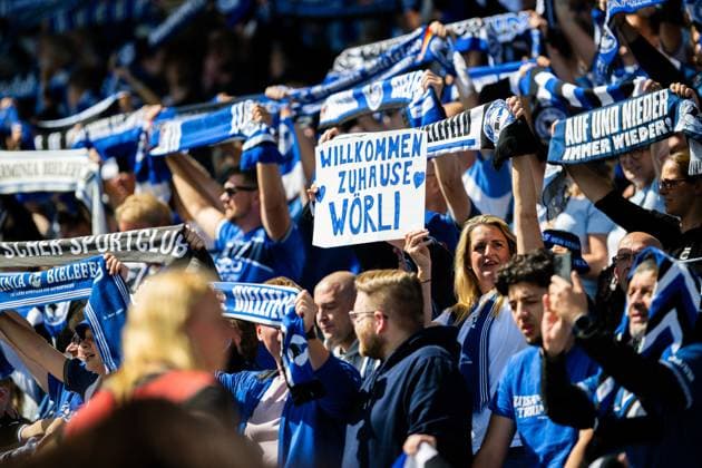 24 08 2025 Soccer, 2025 2026, 2 Bundesliga, 3 Matchday, DSC Arminia Bielefeld SG Dynamo Dresden Fans Bielefeld with Banner Welcome home Wörli for the new signing of Marius Wörl DFL REGULATIONS PROHIBIT ANY USE OF PHOTOGRAPHS AS IMAGE SEQUENCES AND OR QUASI VIDEO