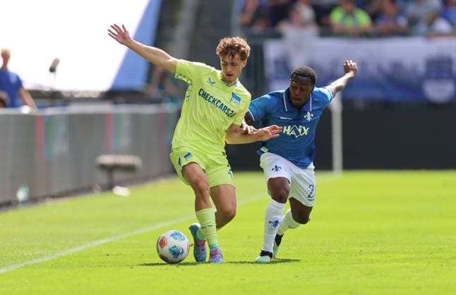 24 08 2025, xdcx, Soccer 2 Bundesliga, SV Darmstadt 98 Hertha BSC Berlin, emonline, emspor, despor, v l , Maurice Krattenmacher Hertha BSC Berlin , Merveille Papela SV Darmstadt 98 DFL DFB REGULATIONS PROHIBIT ANY USE OF PHOTOGRAPHS AS IMAGE SEQUENCES AND OR QUASI VIDEO Copyright: HMBxMedia Claus
