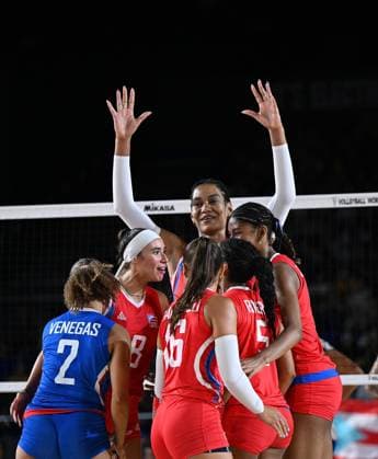 (250824) -- CHIANG MAI, Aug. 24, 2025 -- Players of Puerto Rico celebrate scoring during the Preliminary Phase Pool C match between Puerto Rico and Greece at the Volleyball Women s World Championship, WM, Weltmeisterschaft in Chiang Mai, Thailand, Aug. 24, 2025. ) (SP)THAILAND-CHIANG MAI-VOLLEYBALL-WOMEN S WORLD CHAMPIONSHIP-PUERTO RICO VS GREECE HouxZhaokang 
