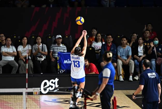(250824) -- CHIANG MAI, Aug. 24, 2025 -- Effrosyni Bakodimou of Greece tries to save the ball during the Preliminary Phase Pool C match between Puerto Rico and Greece at the Volleyball Women s World Championship, WM, Weltmeisterschaft in Chiang Mai, Thailand, Aug. 24, 2025. ) (SP)THAILAND-CHIANG MAI-VOLLEYBALL-WOMEN S WORLD CHAMPIONSHIP-PUERTO RICO VS GREECE HouxZhaokang 