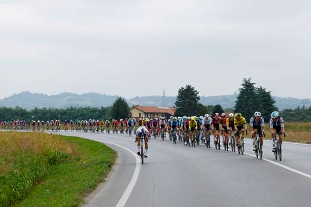 The pack compete in the second stage of 80th Vuelta a Espana cycling tour in Alba, Italy, 24 August 2025. The stage covers 157 km between Alba and Limone Piemonte. Second stage of Vuelta a Espana tour !ACHTUNG: NUR REDAKTIONELLE NUTZUNG!  Copyright: xJavierxLizonx GRAF2144 20250824-55017727108_1