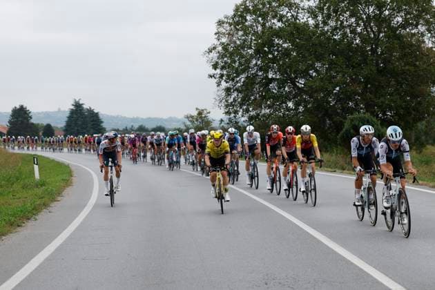 The pack competes in the second stage of 80th Vuelta a Espana cycling tour in Alba, Italy, 24 August 2025. The stage covers 157 km between Alba and Limone Piemonte. Second stage of Vuelta a Espana tour !ACHTUNG: NUR REDAKTIONELLE NUTZUNG!  Copyright: xJavierxLizonx GRAF2145 20250824-55017727110_1