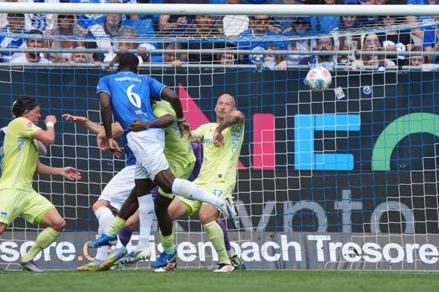 Header chance Patric Pfeiffer SV Darmstadt 98, 06 24 08 2025 2 Bundesliga, Season 25 26 SV Darmstadt 98 vs Hertha BSC Berlin, Stadion am Boellenfalltor, Matchday 3, emonline, emspor,
