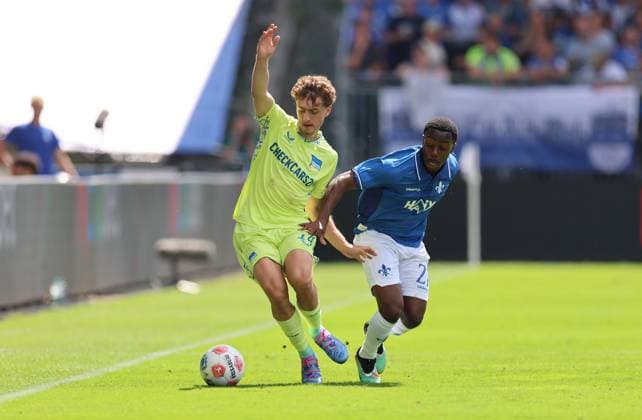 24 08 2025, xdcx, Soccer 2 Bundesliga, SV Darmstadt 98 Hertha BSC Berlin, emonline, emspor, despor, v l , Maurice Krattenmacher Hertha BSC Berlin , Merveille Papela SV Darmstadt 98 DFL DFB REGULATIONS PROHIBIT ANY USE OF PHOTOGRAPHS AS IMAGE SEQUENCES AND OR QUASI VIDEO Copyright: HMBxMedia Claus