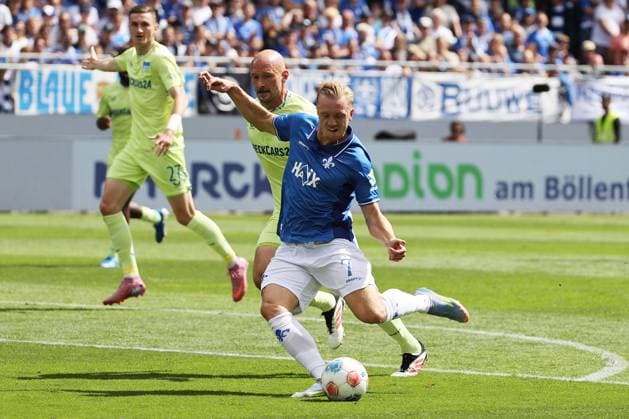 24 08 2025, xtvx, Fussball 2 Bundesliga, SV Darmstadt 98 Hertha BSC Berlin v l Isac Lidberg SV Darmstadt 98 Torschuss, has a shot on goal DFL DFB REGULATIONS PROHIBIT ANY USE OF PHOTOGRAPHS as IMAGE SEQUENCES and or QUASI VIDEO Darmstadt