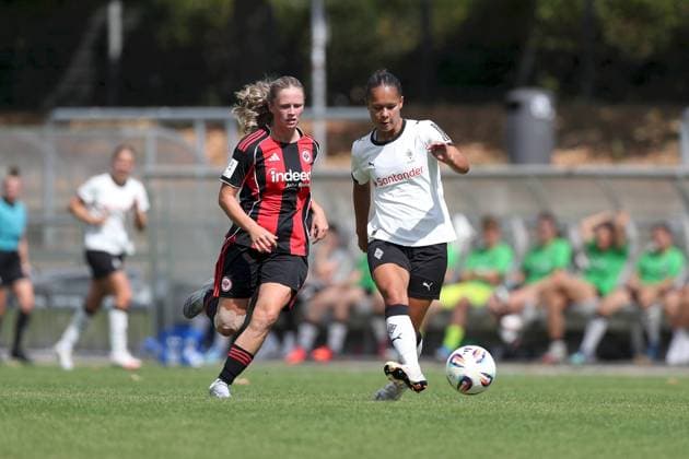 24 08 2025, xjcx, Women, Soccer, Season 2025 2026, 2 Women Bundesliga, 1 Matchday Eintracht Frankfurt II Borussia Moenchengladbach Marie Kleemann 17, Eintracht Frankfurt II and Elize Celissen 16, Borussia Mönchengladbach Frankfurt am Main Stadion am Brentanobad Hessen Germany