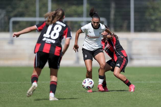 24 08 2025, xjcx, Women, Soccer, Season 2025 2026, 2 Women Bundesliga, 1 Matchday Eintracht Frankfurt II Borussia Moenchengladbach Miray Cin 10, Borussia Mönchengladbach and Ela Naz Demirbas 22, Eintracht Frankfurt II Frankfurt am Main Stadion am Brentanobad Hessen Germany