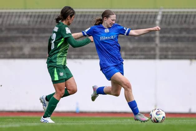from left Hitomi Yamaue VfL Wolfsburg II, 23 and Laura Bröring SV Meppen, 6 in a duel, dynamic, action, action, game scene, THE DFB REGULATIONS PROHIBIT ANY USE OF PHOTOGRAPHS AS IMAGE SEQUENCES AND OR QUASI VIDEO , 24 08 2025, Meppen Germany , Football, 2 Womens Bundesliga, VfL Wolfsburg II SV Meppen xobx