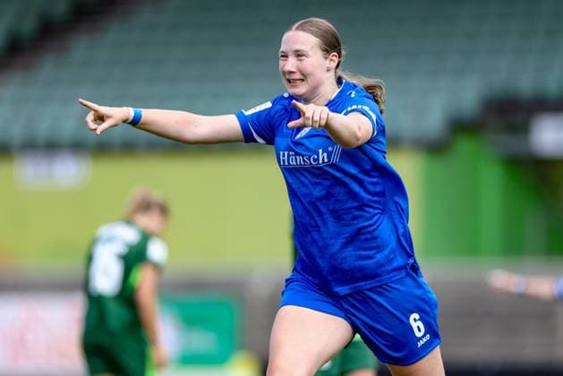 Goalscorer Laura Bröring SV Meppen, 6 with goal celebration, cheering, jubilant, optimistic, match scene, highlight, joy about the goal to 0 2, THE DFB REGULATIONS PROHIBIT ANY USE OF PHOTOGRAPHS AS IMAGE SEQUENCES AND OR QUASI VIDEO , 24 08 2025, Meppen Germany , Football, 2 Womens Bundesliga, VfL Wolfsburg II SV Meppen xobx