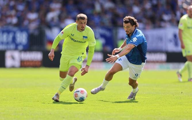 24 08 2025, xdcx, Soccer 2 Bundesliga, SV Darmstadt 98 Hertha BSC Berlin, emonline, emspor, despor, v l , Michael Cuisance Hertha BSC Berlin , Fraser Hornby SV Darmstadt 98 DFL DFB REGULATIONS PROHIBIT ANY USE OF PHOTOGRAPHS AS IMAGE SEQUENCES AND OR QUASI VIDEO Copyright: HMBxMedia Claus