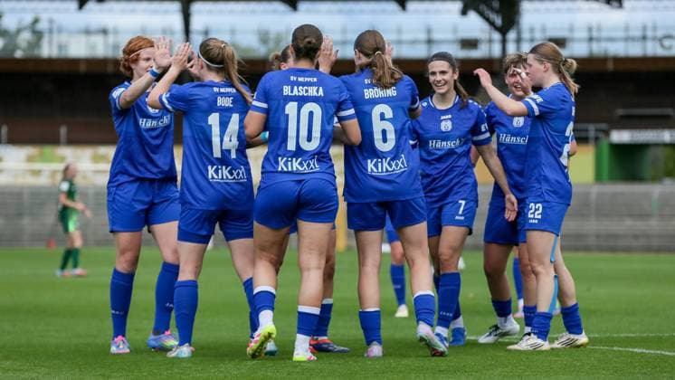 SV Meppen players with goal celebration, cheering, jubilant, optimistic, match scene, highlight, joy about the goal to 0 2, THE DFB REGULATIONS PROHIBIT ANY USE OF PHOTOGRAPHS AS IMAGE SEQUENCES AND OR QUASI VIDEO , 24 08 2025, Meppen Germany , Football, 2 Womens Bundesliga, VfL Wolfsburg II SV Meppen xobx