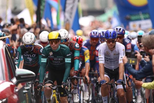Halle Saale , Saxony-Anhalt, Germany, 24 08 2025 Marketplace Lidl Deutschland Tour 2025 4th stage Halle Saale Magdeburg Race start of the last stage, Matthew Brennan green jersey and Riley Sheehan white jersey in front Copyright: xdtsxNachrichtenagenturx dts_78651