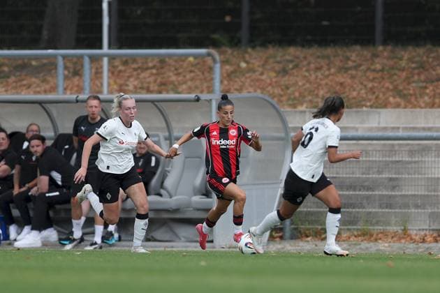 24 08 2025, xjcx, Women, Soccer, Season 2025 2026, 2 Women Bundesliga, 1 Matchday Eintracht Frankfurt II Borussia Moenchengladbach Kyra van Leeuwe 14, Borussia Mönchengladbach , Valentina Limani 9, Eintracht Frankfurt II , Elize Celissen 16, Borussia Mönchengladbach Frankfurt am Main Stadion am Brentanobad Hessen Germany
