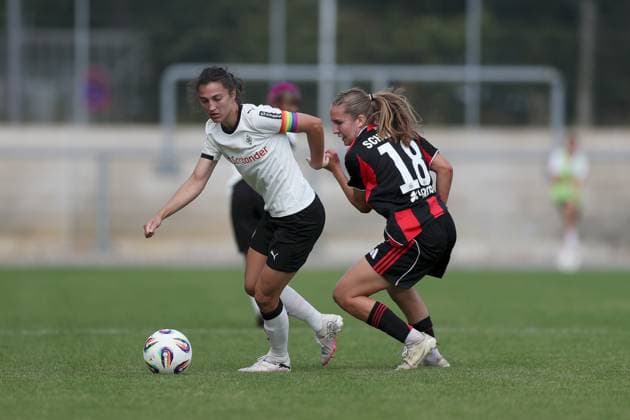 24 08 2025, xjcx, Women, Soccer, Season 2025 2026, 2 Women Bundesliga, 1 Matchday Eintracht Frankfurt II Borussia Moenchengladbach Kristina Bartsch 22, Borussia Moenchengladbach and Carlotta Schwoerer 18, Eintracht Frankfurt II Frankfurt am Main Stadion am Brentanobad Hessen Germany