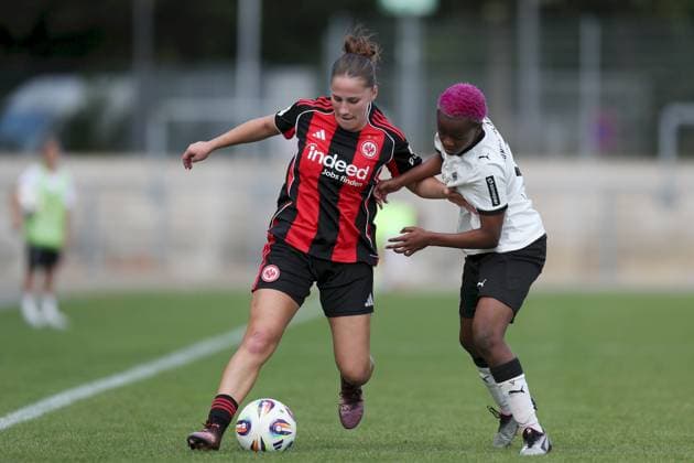 24 08 2025, xjcx, Women, Soccer, Season 2025 2026, 2 Women Bundesliga, 1 Matchday Eintracht Frankfurt II Borussia Moenchengladbach Jana Theijs 2, Eintracht Frankfurt II and Emma Marie Lattus 7, Borussia Mönchengladbach Frankfurt am Main Stadion am Brentanobad Hessen Germany