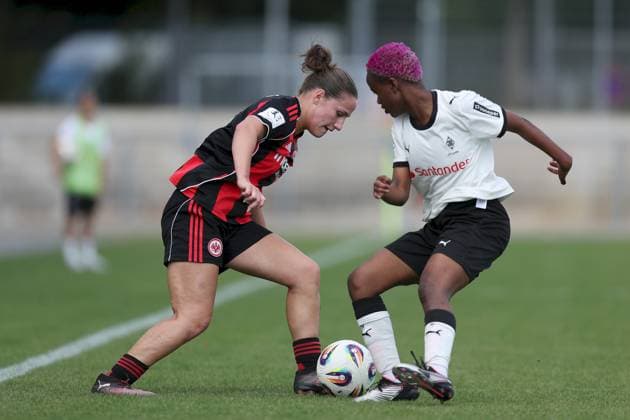 24 08 2025, xjcx, Women, Soccer, Season 2025 2026, 2 Women Bundesliga, 1 Matchday Eintracht Frankfurt II Borussia Moenchengladbach Jana Theijs 2, Eintracht Frankfurt II and Emma Marie Lattus 7, Borussia Mönchengladbach Frankfurt am Main Stadion am Brentanobad Hessen Germany
