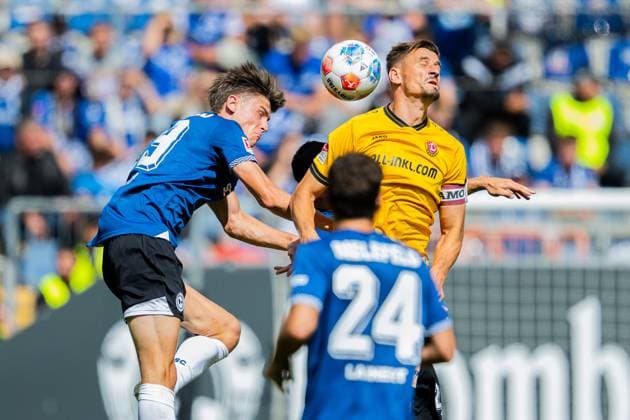 24 08 2025 Soccer, 2025 2026, 2 Bundesliga, 3 Matchday, DSC Arminia Bielefeld SG Dynamo Dresden L R Maximilian Großer Bielefeld , Stefan Kutschke Dresden DFL REGULATIONS PROHIBIT ANY USE OF PHOTOGRAPHS AS IMAGE SEQUENCES AND OR QUASI VIDEO
