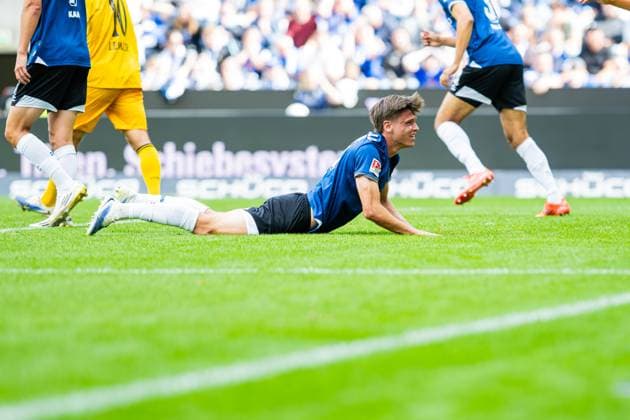 24 08 2025 Soccer, 2025 2026, 2 Bundesliga, 3 Matchday, DSC Arminia Bielefeld SG Dynamo Dresden Maximilian Großer Bielefeld on the ground DFL REGULATIONS PROHIBIT ANY USE OF PHOTOGRAPHS AS IMAGE SEQUENCES AND OR QUASI VIDEO