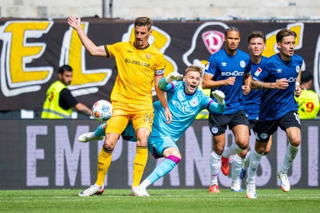 24 08 2025 Soccer, 2025 2026, 2 Bundesliga, 3 Matchday, DSC Arminia Bielefeld SG Dynamo Dresden L M Stefan Kutschke Dresden , Leo Oppermann Bielefeld DFL REGULATIONS PROHIBIT ANY USE OF PHOTOGRAPHS AS IMAGE SEQUENCES AND OR QUASI VIDEO