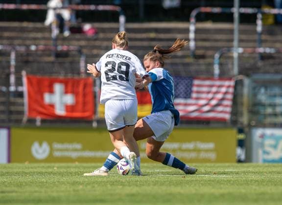 Soccer, Women, Season 2025 2026, 2 Bundesliga 1 Matchday , 1 FFC Turbine Potsdam FC Ingolstadt 04, f l Nina Penzkofer Ingolstadt , Emilie Bernhardt Turbine Potsdam , 24 08 2025, Copyright: xSebastianxRäppold MatthiasxKochx
