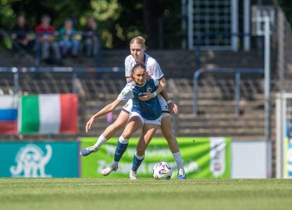 Soccer, Women, Season 2025 2026, 2 Bundesliga 1 Matchday , 1 FFC Turbine Potsdam FC Ingolstadt 04, f l Nina Penzkofer Ingolstadt , Mia Schmid Turbine Potsdam , 24 08 2025, Copyright: xSebastianxRäppold MatthiasxKochx