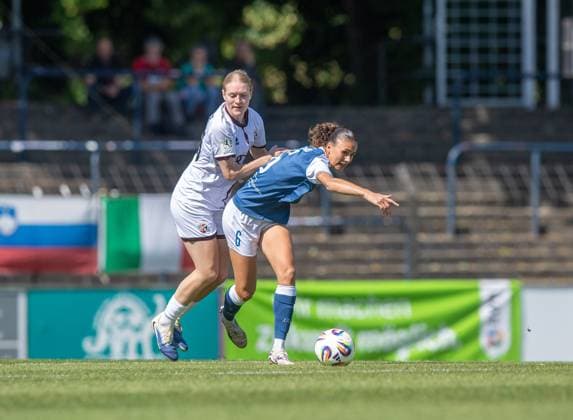 Soccer, Women, Season 2025 2026, 2 Bundesliga 1 Matchday , 1 FFC Turbine Potsdam FC Ingolstadt 04, f l Nina Penzkofer Ingolstadt , Mia Schmid Turbine Potsdam , 24 08 2025, Copyright: xSebastianxRäppold MatthiasxKochx