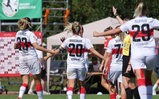 Stuttgart , Soccer 2 Bundesliga , VfB Stuttgart Women vs FC Bayern Munich Women II , Jubel VfB , center Jana Beuschlein