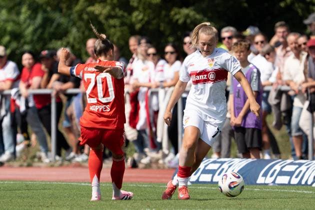 Leonie Schetter VFB Stuttgart Women, 77 in duel with Jana Kappes FC Bayern Muenchen 2 Women, 20 , GER, VfB Stuttgart Women vs FC Bayern Muenchen Women II, Football, 2 Women Bundesliga, 1 Matchday, Season 2025 2026, 24 08 2025, GER, VfB Stuttgart Women vs FC Bayern Muenchen Women II, Football, 2 Women Bundesliga, 1 Matchday, Season 2025 2026, 24 08 2025, Stuttgart Copyright: xEibner-Pressefoto EdwardxCheungx EP_ECG