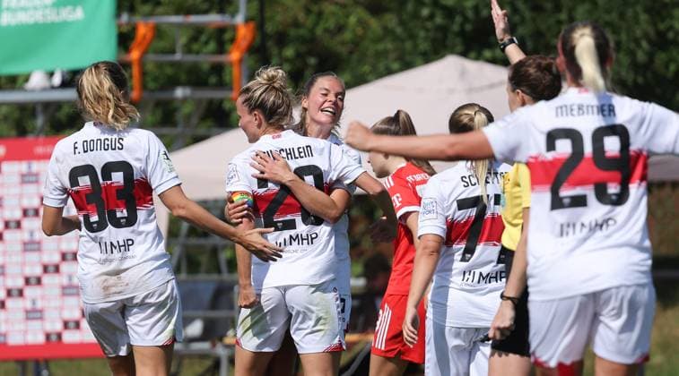 Stuttgart , Soccer 2 Bundesliga , VfB Stuttgart Women vs FC Bayern Munich Women II , Jubel VfB , Jana Beuschlein with Janina Hechler