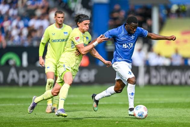 Fabian Reese Hertha BSC, 11 in duel with Merveille Papela SV Darmstadt 1898, 21 , GER, SV Darmstadt 98 vs Hertha BSC, Football, 2 Bundesliga, Matchday 3, Saison 2025 2026, 24 08 2025 DFL regulations prohibit any use of photographs as image sequences and or quasi video GER, SV Darmstadt 98 vs Hertha BSC, Football, 2 Bundesliga, Matchday 3, Saison 2025 2026, 24 08 2025 Darmstadt Copyright: xEibner-Pressefoto FlorianxWiegandx EP_FWD