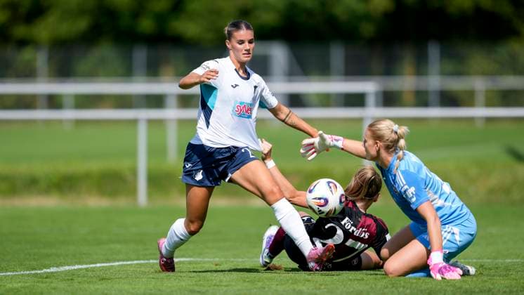 v li Selina Cerci TSG, 29 , Beatrix Fördös FCN, 27 , Larissa Rusek goalkeeper, goalkeeper, FCN, 21 , duel, duel scene, duel, tackle, tackling, dynamics, action, action, in the penalty area, penalty area scene, 24 08 2025, Sankt Leon Rot Germany , Soccer, Women, Test match, TSG 1899 Hoffenheim 1 FC Nürnberg, 24 08 2025, Sankt Leon Rot Germany , Soccer, Women, Test match, TSG 1899 Hoffenheim 1 FC Nürnberg, DFB DFL REGULATIONS PROHIBIT ANY USE OF PHOTOGRAPHS AS IMAGE SEQUENCES AND OR QUASI VIDEO xozx