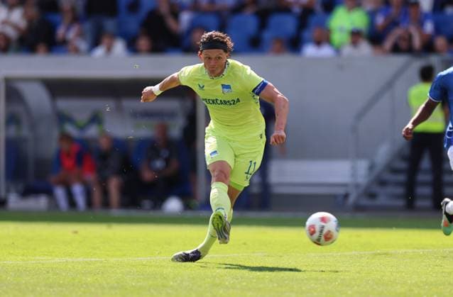 24 08 2025, xdcx, Soccer 2 Bundesliga, SV Darmstadt 98 Hertha BSC Berlin, emonline, emspor, despor, v l , Fabian Reese Hertha BSC Berlin misses big chance DFL DFB REGULATIONS PROHIBIT ANY USE OF PHOTOGRAPHS AS IMAGE SEQUENCES AND OR QUASI VIDEO Copyright: HMBxMedia Claus