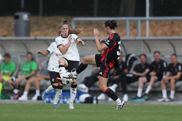 24 08 2025, xjcx, Women, Football, Season 2025 2026, 2 Women Bundesliga, 1 Matchday Eintracht Frankfurt II Borussia Moenchengladbach Suus Van Der Drift 21, Borussia Mönchengladbach and Esther Juretzka 34, Eintracht Frankfurt II Frankfurt am Main Stadion am Brentanobad Hessen Germany
