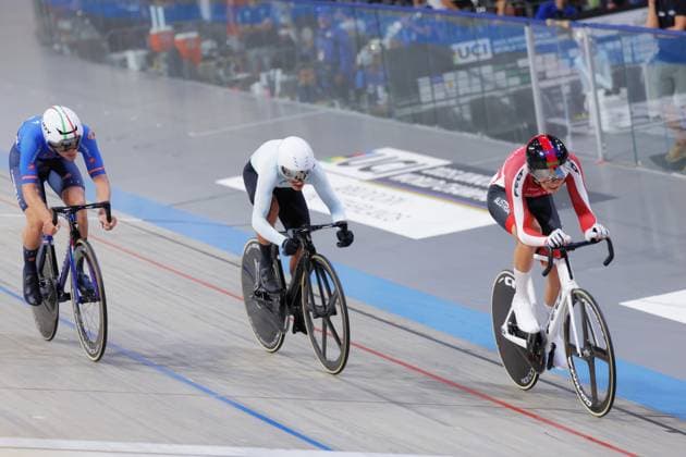 2025 UCI Junior Track World Championships Picture by Alex Whitehead SWpix.com - 24 08 2025 - Cycling - 2025 UCI Junior Track World Championships - Omnisport, Apeldoorn, Netherlands - Men Elimination Race Final - Heimo Fugger (Austria), Matvei Iakovlev (Athlete Individual Neutral) and Jacopo Vendramin (Italy) Omnisport Apeldoorn Netherlands Copyright: x xSWpix.comx(t axPhotographyxHubxLtd)xAlexxWhitehead SWpix.comx SWP-3065-0006