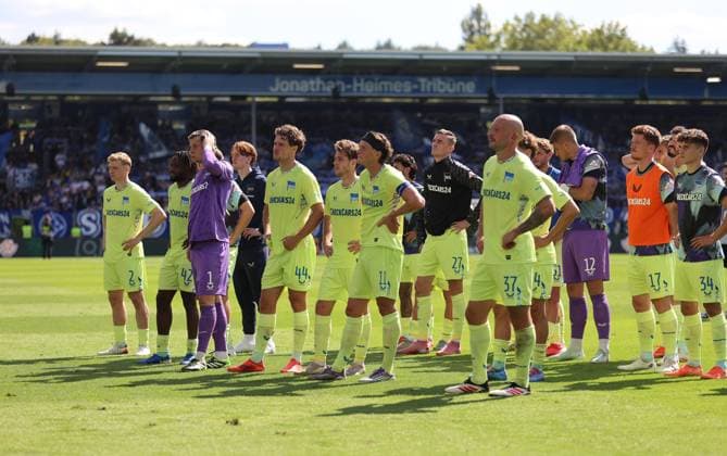 24 08 2025, xdcx, Soccer 2 Bundesliga, SV Darmstadt 98 Hertha BSC Berlin, emonline, emspor, despor, v l , Hertha players disappointed, disappointed looking, dissapointed, sad, frustrated, frustrated, frustrated, goalkeeper Tjark Ernst Hertha BSC Berlin , Fabian Reese Hertha BSC Berlin , Toni Leistner Hertha BSC Berlin DFL DFB REGULATIONS PROHIBIT ANY USE OF PHOTOGRAPHS AS IMAGE SEQUENCES AND OR QUASI VIDEO Copyright: HMBxMedia Claus