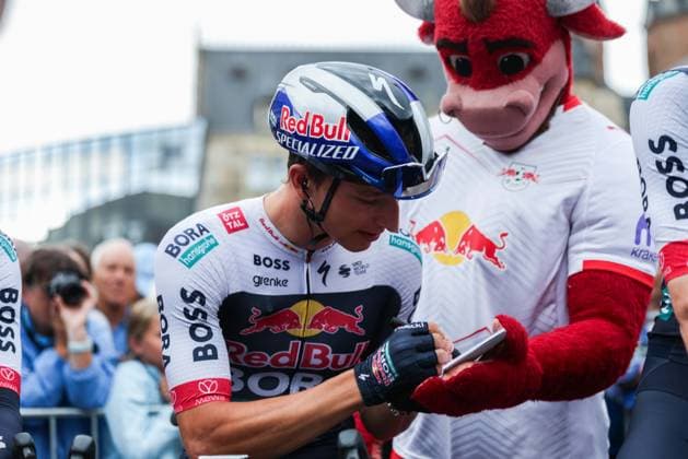 Cycling UCI ProSeries Men Elite LIDL Deutschland Tour 2025 Stage 4 Halle Magdeburg on 24 08 2025 Florian Lipowitz RED BULL BORA HANSGROHE signs autographs for fans xJRx