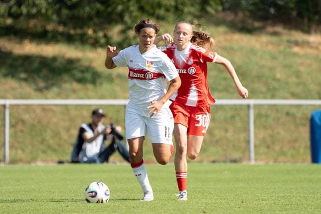 Rosa Rückert VFB Stuttgart Women, 11 in duel with Hanna Wegscheider FC Bayern Muenchen 2 Women, 30 , GER, VfB Stuttgart Women vs FC Bayern Muenchen Women II, Football, 2 Women Bundesliga, 1 Matchday, Season 2025 2026, 24 08 2025, GER, VfB Stuttgart Women vs FC Bayern Muenchen Women II, Football, 2 Women Bundesliga, 1 Matchday, Season 2025 2026, 24 08 2025, Stuttgart Copyright: xEibner-Pressefoto EdwardxCheungx EP_ECG