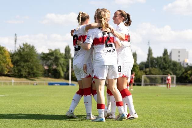 VfB Stuttgart cheers with Leonie Kopp VFB Stuttgart Women, 13 , Linette Hofmann VFB Stuttgart Women, 02 , Jana Spengler VFB Stuttgart Women, 18 , GER, VfB Stuttgart Women vs FC Bayern Muenchen Women II, Football, 2 Womens Bundesliga, 1 Matchday, Season 2025 2026, 24 08 2025, GER, VfB Stuttgart Women vs FC Bayern Muenchen Women II, Football, 2 Womens Bundesliga, 1 Matchday, Season 2025 2026, 24 08 2025, Stuttgart Copyright: xEibner-Pressefoto EdwardxCheungx EP_ECG